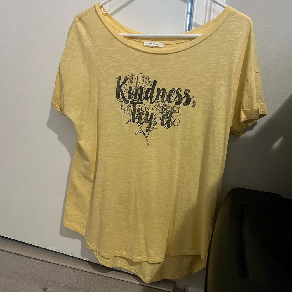 Maurice’s women’s MED tshirt